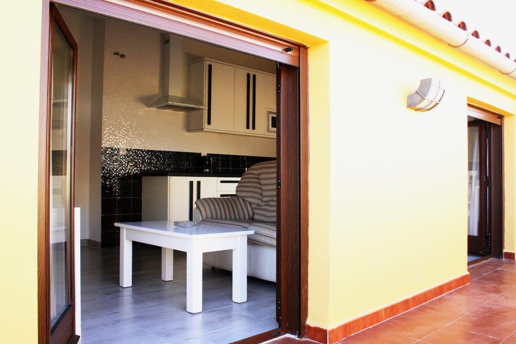 Apartamentos Turisticos Mirayuste กวาดาลูเป ภายนอก รูปภาพ