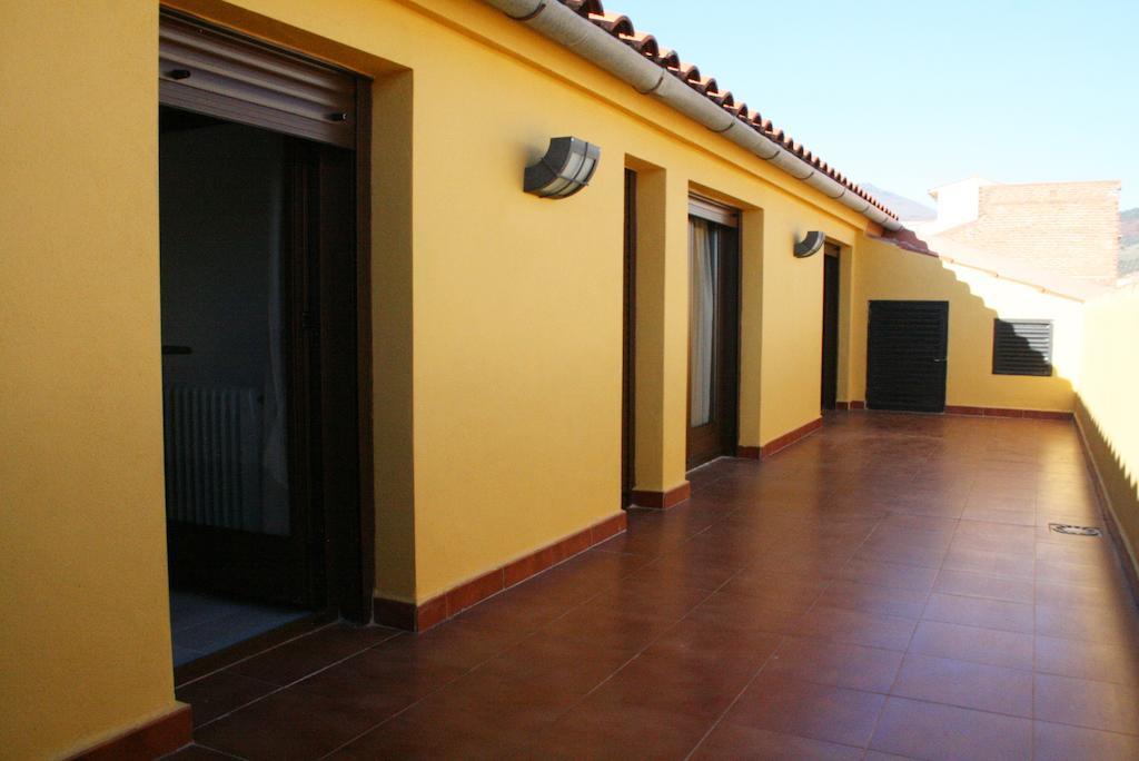 Apartamentos Turisticos Mirayuste กวาดาลูเป ภายนอก รูปภาพ