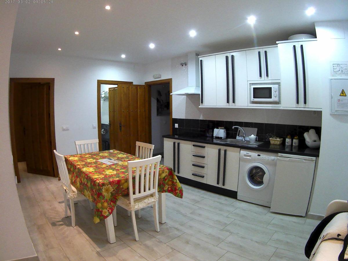 Apartamentos Turisticos Mirayuste กวาดาลูเป ภายนอก รูปภาพ