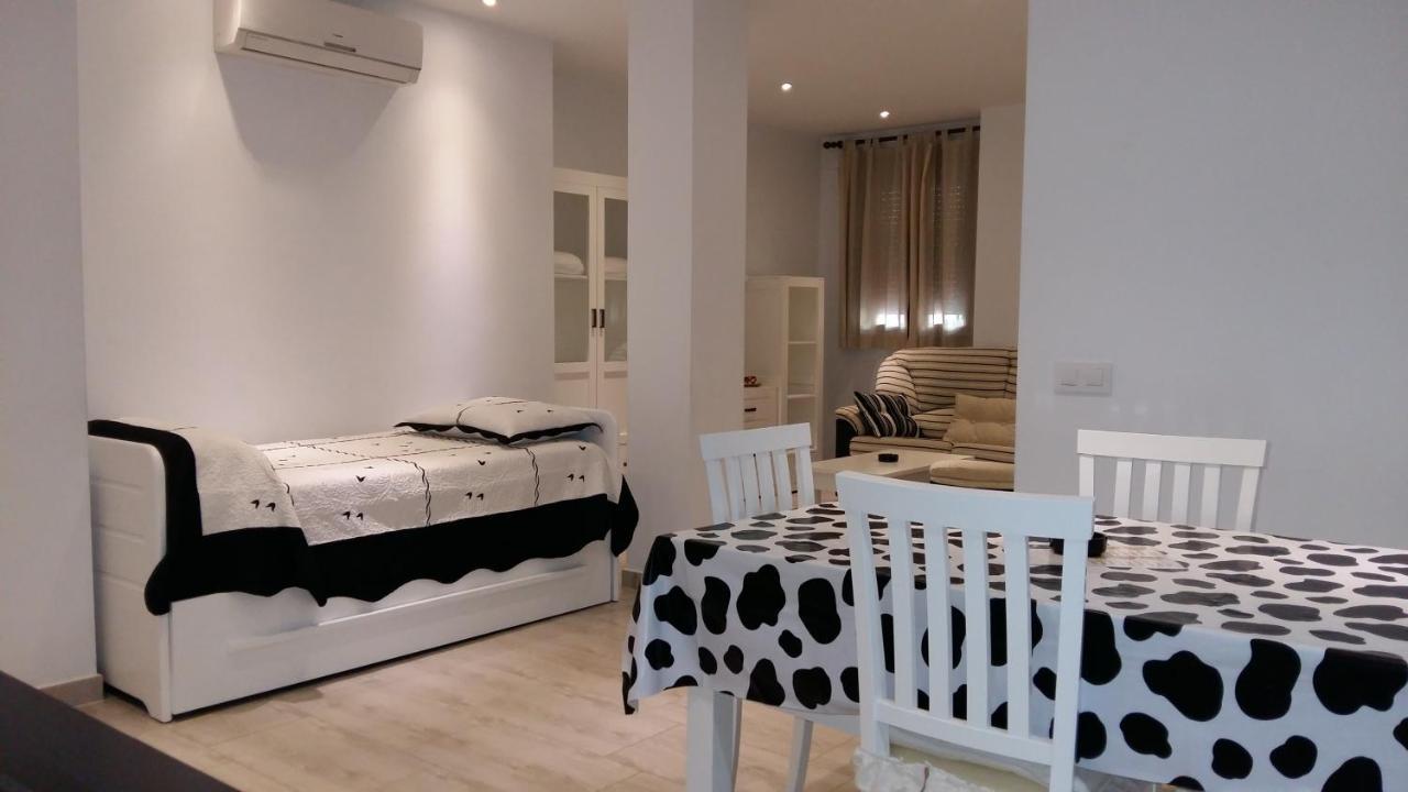 Apartamentos Turisticos Mirayuste กวาดาลูเป ภายนอก รูปภาพ