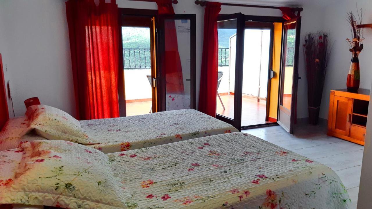 Apartamentos Turisticos Mirayuste กวาดาลูเป ภายนอก รูปภาพ