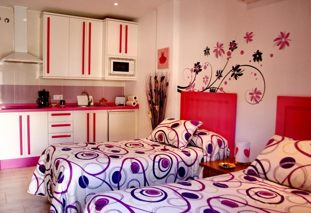 Apartamentos Turisticos Mirayuste กวาดาลูเป ภายนอก รูปภาพ