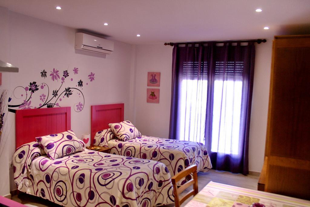 Apartamentos Turisticos Mirayuste กวาดาลูเป ภายนอก รูปภาพ