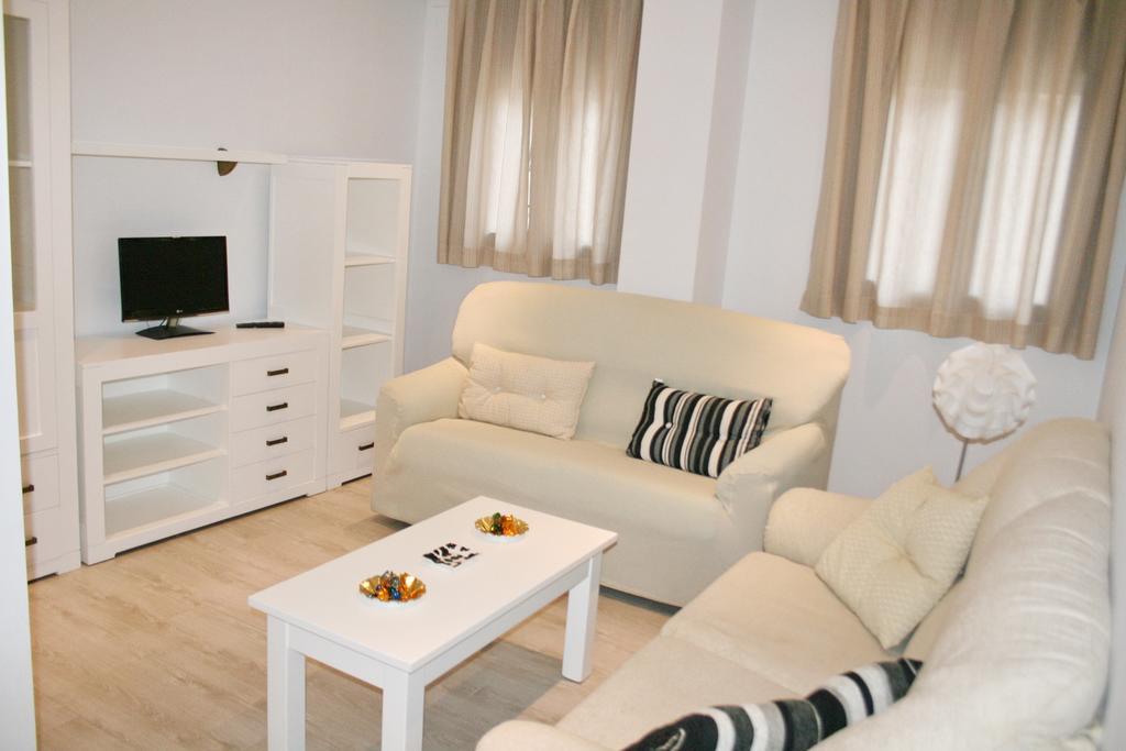 Apartamentos Turisticos Mirayuste กวาดาลูเป ภายนอก รูปภาพ