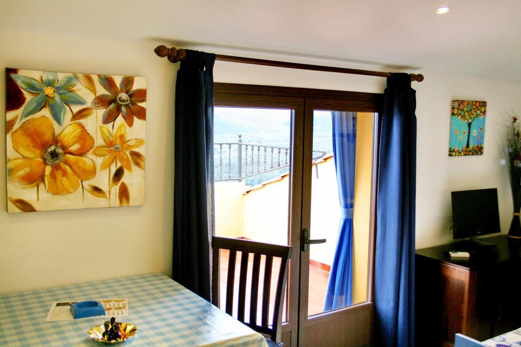 Apartamentos Turisticos Mirayuste กวาดาลูเป ห้อง รูปภาพ