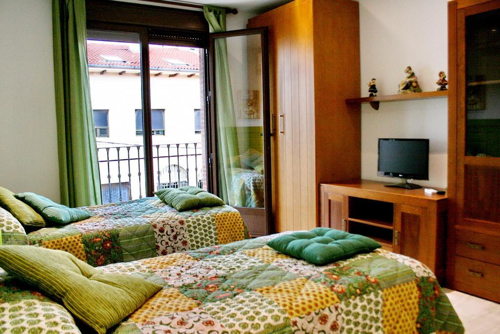 Apartamentos Turisticos Mirayuste กวาดาลูเป ห้อง รูปภาพ