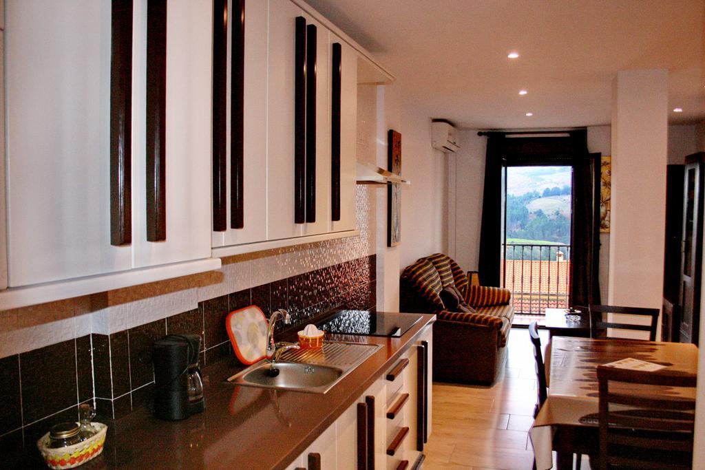 Apartamentos Turisticos Mirayuste กวาดาลูเป ห้อง รูปภาพ