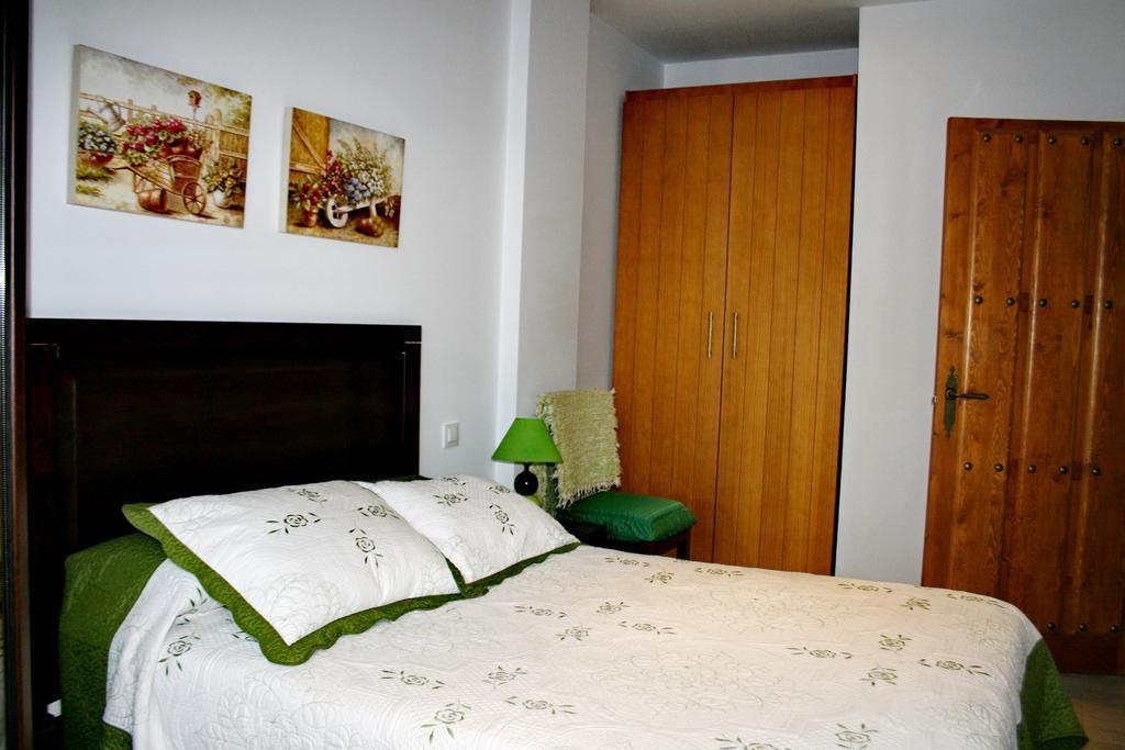 Apartamentos Turisticos Mirayuste กวาดาลูเป ภายนอก รูปภาพ
