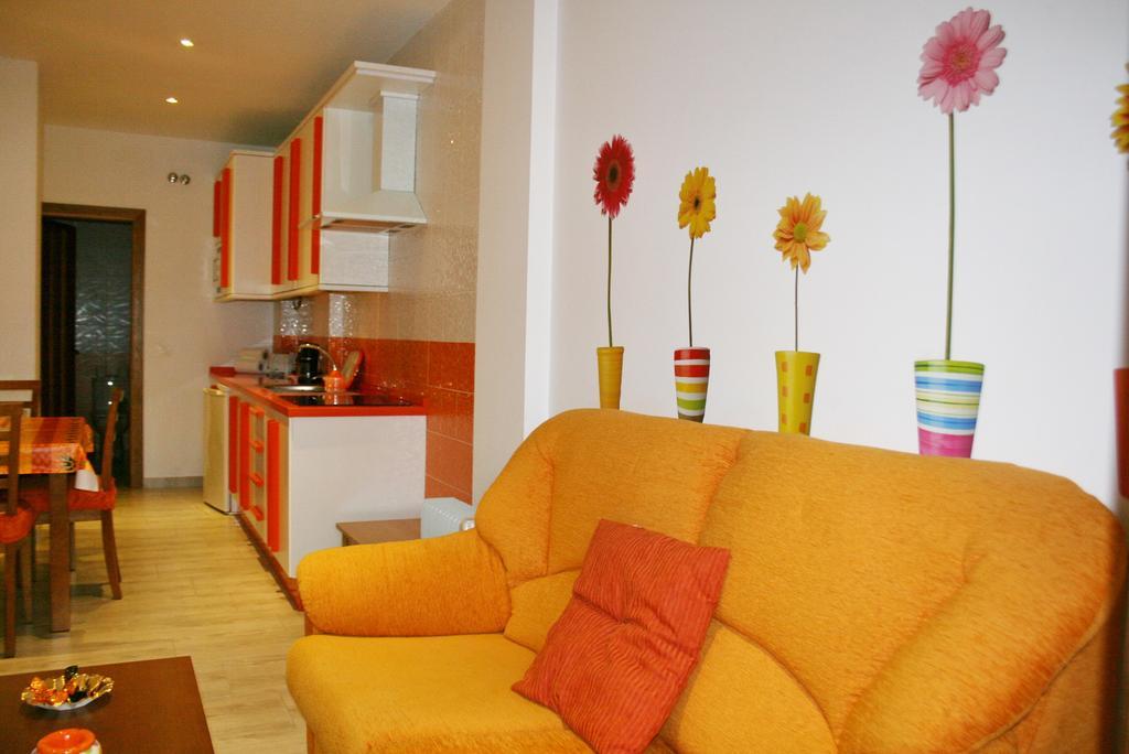 Apartamentos Turisticos Mirayuste กวาดาลูเป ห้อง รูปภาพ