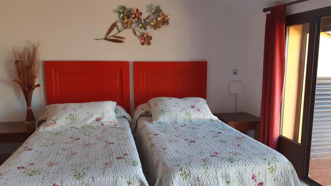 Apartamentos Turisticos Mirayuste กวาดาลูเป ภายนอก รูปภาพ
