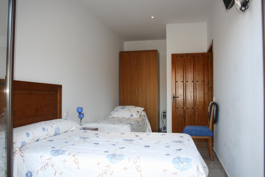 Apartamentos Turisticos Mirayuste กวาดาลูเป ภายนอก รูปภาพ