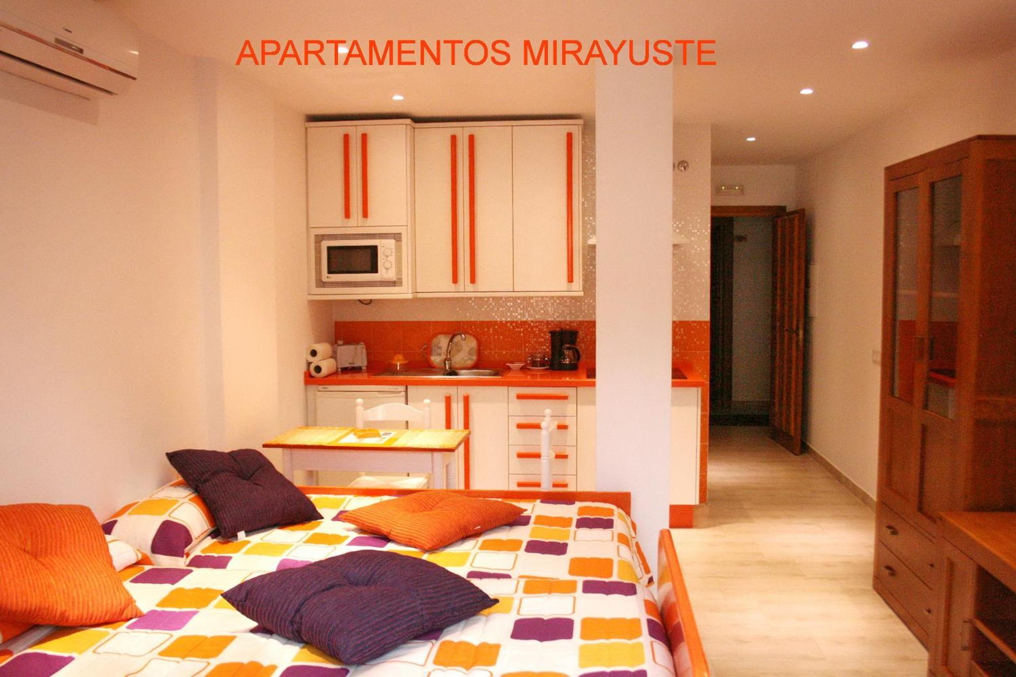 Apartamentos Turisticos Mirayuste กวาดาลูเป ห้อง รูปภาพ