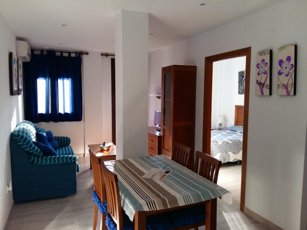 Apartamentos Turisticos Mirayuste กวาดาลูเป ภายนอก รูปภาพ