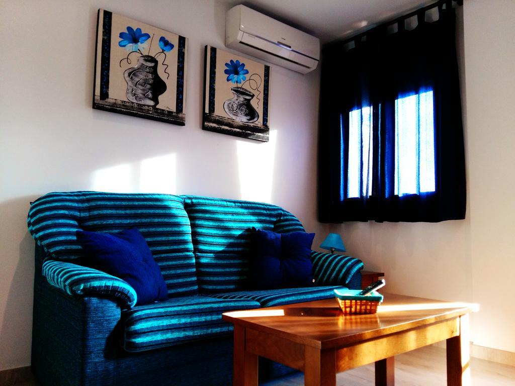 Apartamentos Turisticos Mirayuste กวาดาลูเป ภายนอก รูปภาพ